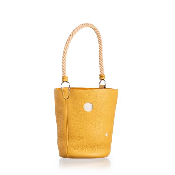HERM&#200;S - HERMÈS SECCHIELLO MANGEOIRE CLEMENCE COLOR CURRY PHW - 2008