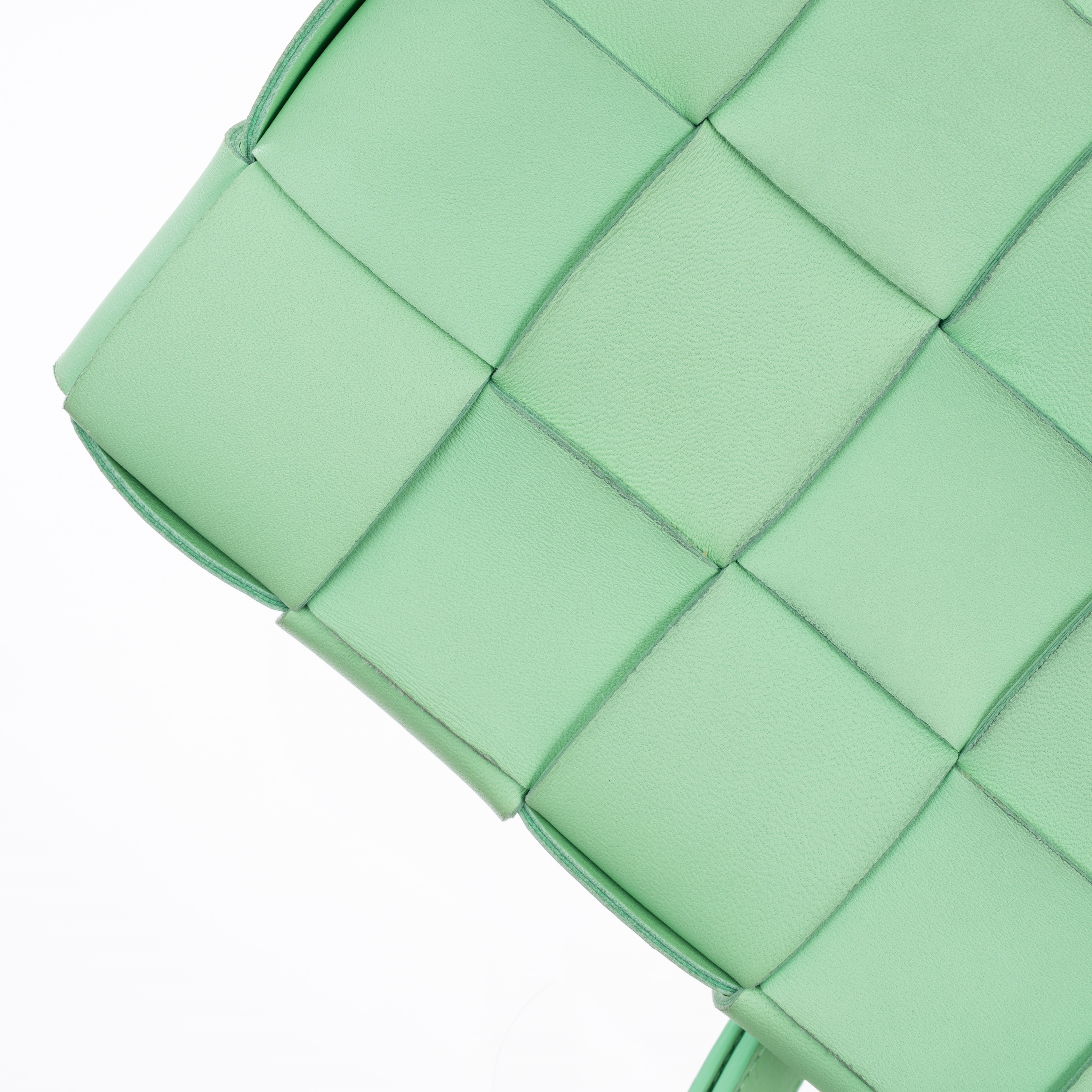 BOTTEGA VENETA BORSA A TRACOLLA CASSETTE IN PELLE CON MOTIVO INTRECCIO COLOR MENTA