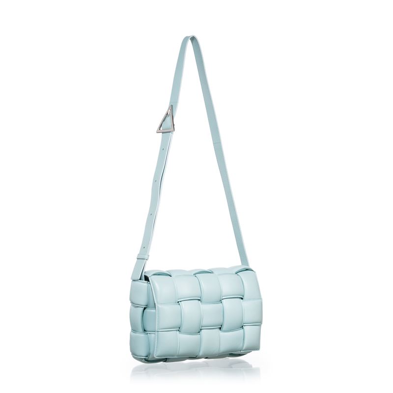 BOTTEGA VENETA BORSA CROSS-BODY PADDED CASSETTE IN PELLE INTRECCIO IMBOTTITO AZZURRA