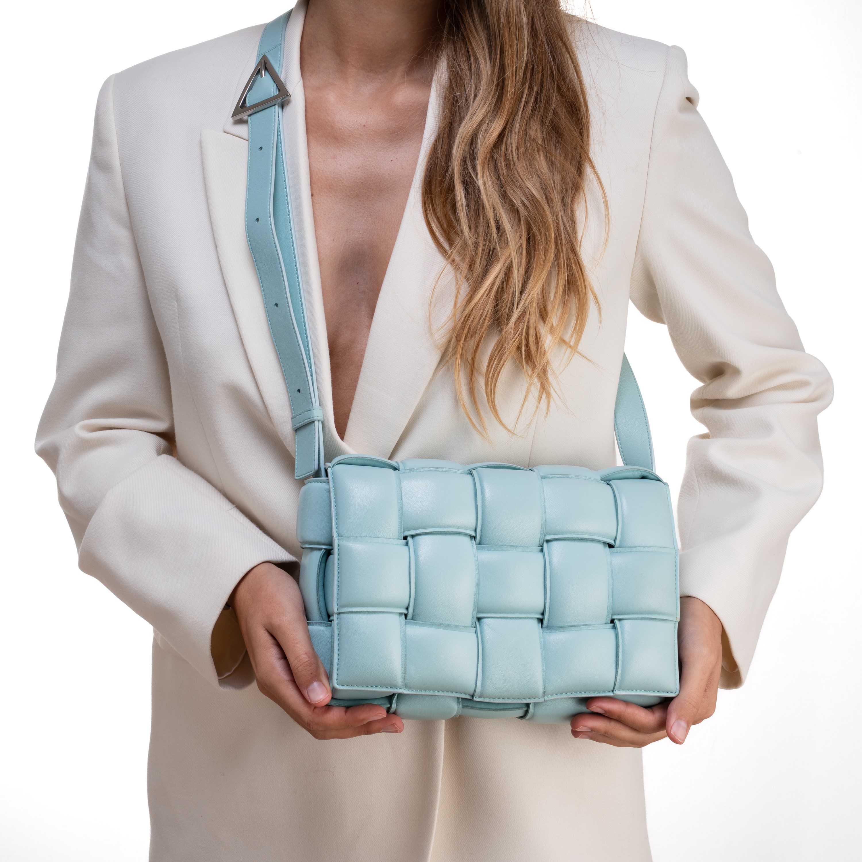 BOTTEGA VENETA BORSA CROSS-BODY PADDED CASSETTE IN PELLE INTRECCIO IMBOTTITO AZZURRA