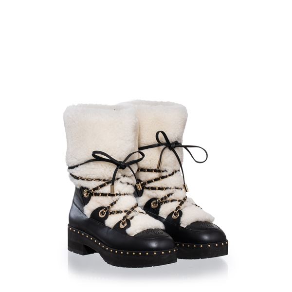 CHANEL - CHANEL STIVALI IN PELLE E MONTONE BIANCO/NERO - TAGLIA 39