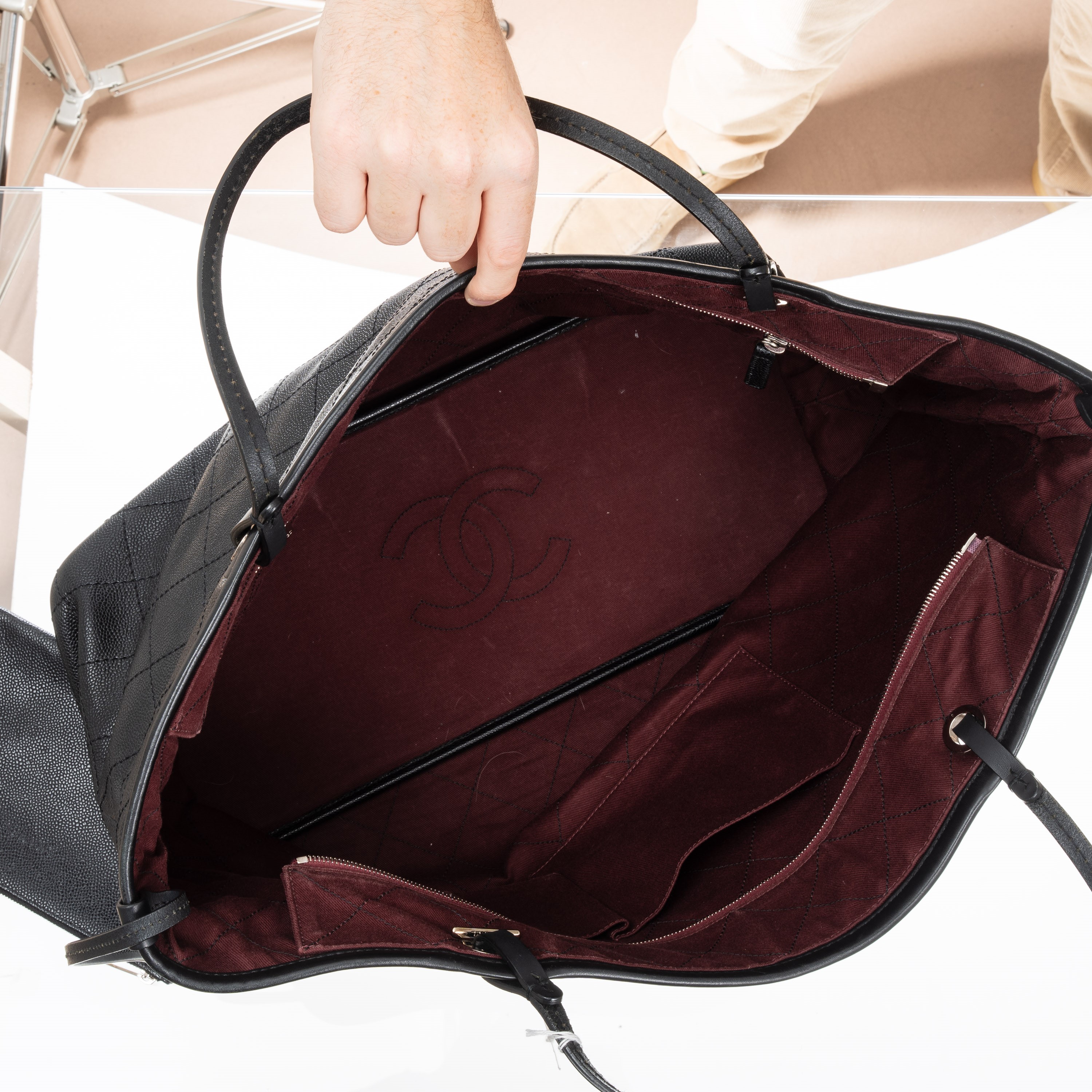 CHANEL SHOPPING XL IN PELLE MARTELLATA NERA