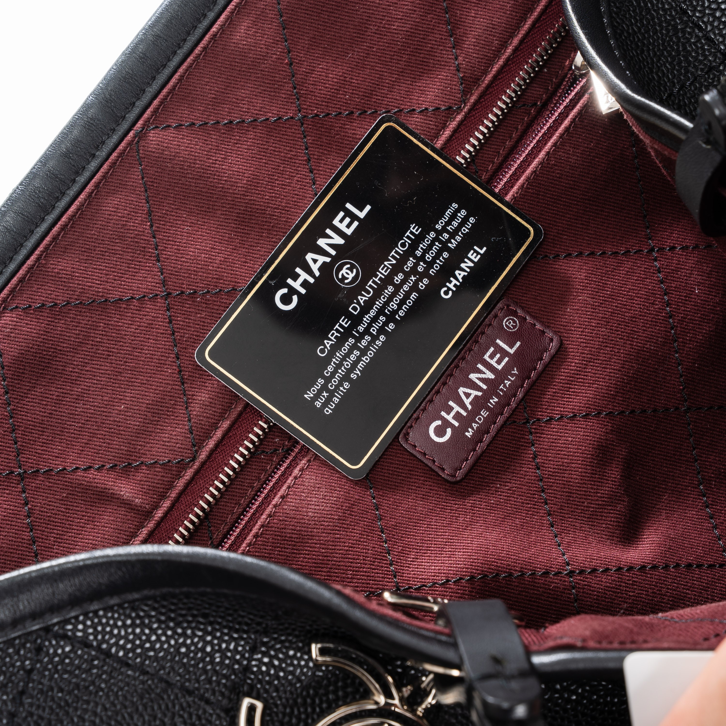 CHANEL SHOPPING XL IN PELLE MARTELLATA NERA