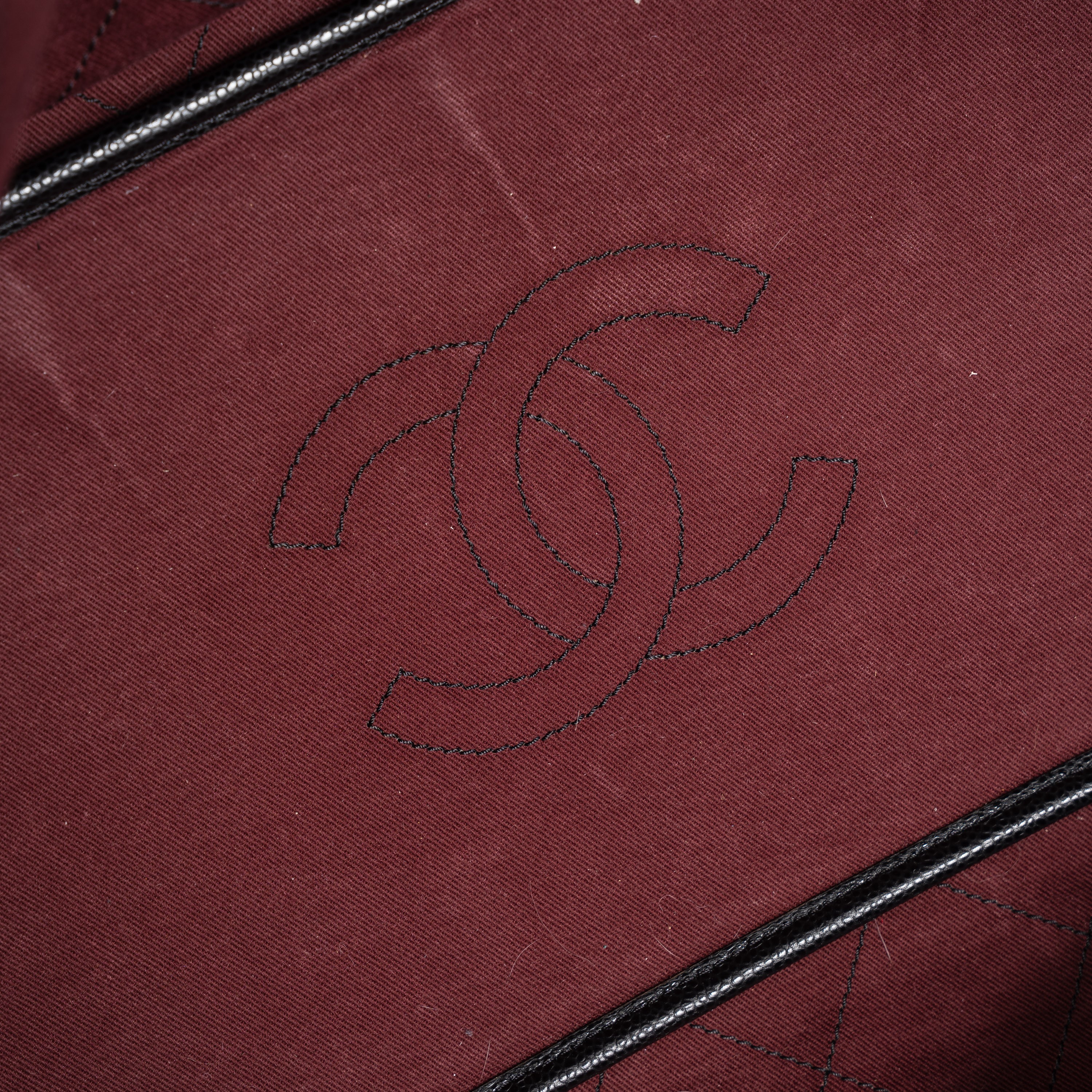 CHANEL SHOPPING XL IN PELLE MARTELLATA NERA