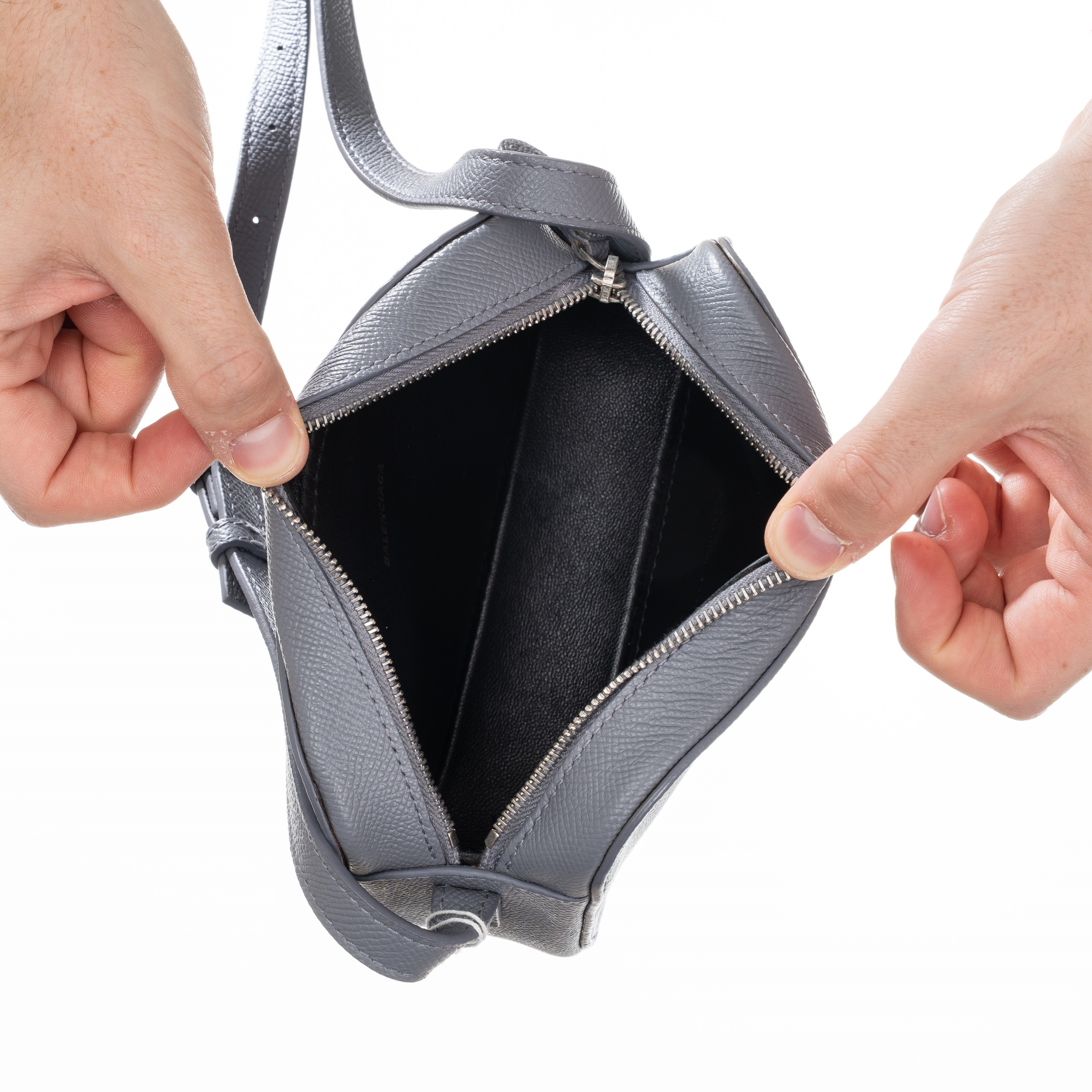 BALENCIAGA EVERYDAY CAMERA BAG GRIGIA