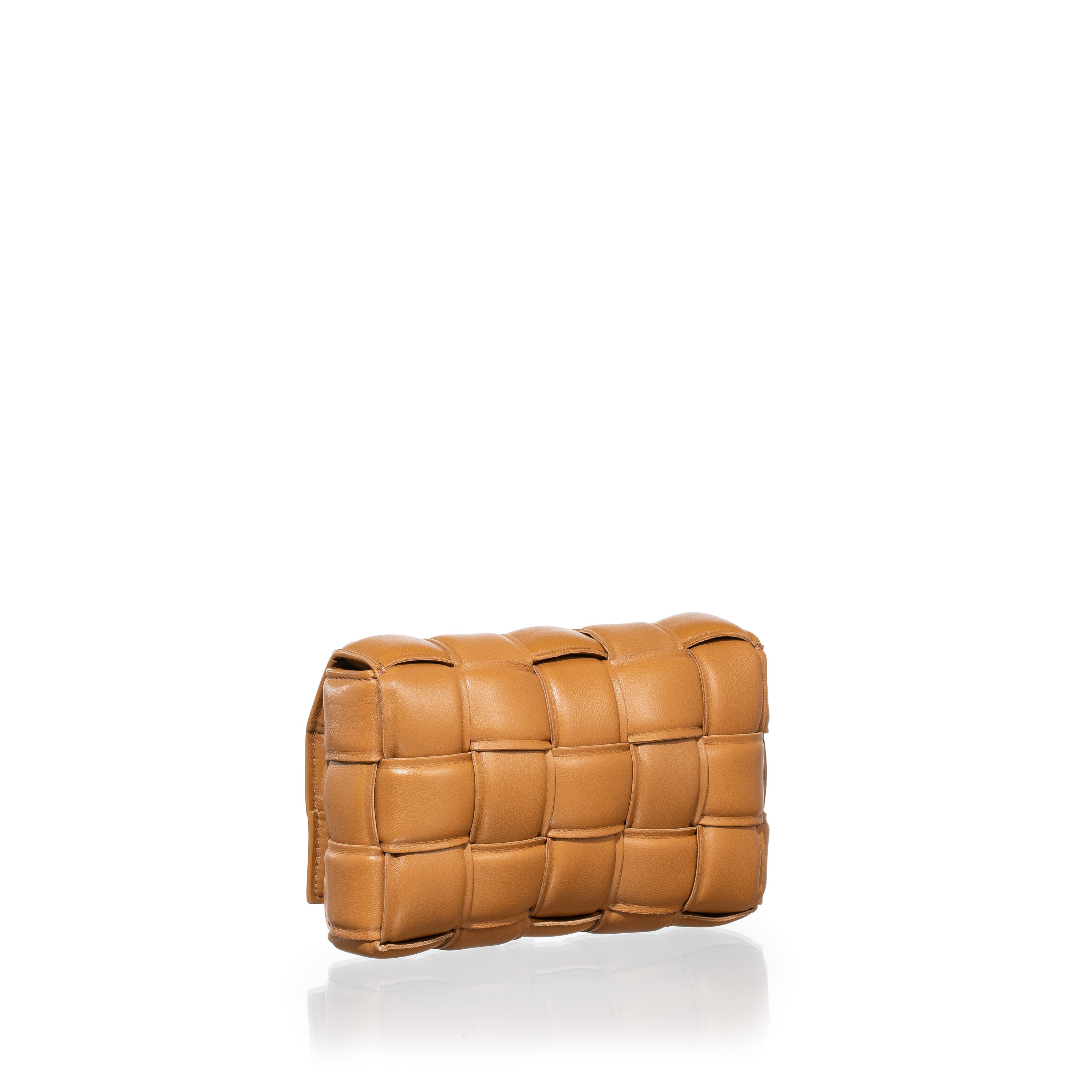 BOTTEGA VENETA PADDED CASSETTE PICCOLA IN PELLE D’AGNELLO MOTIVO INTRECCIO IMBOTTITO COLORE CAMME...