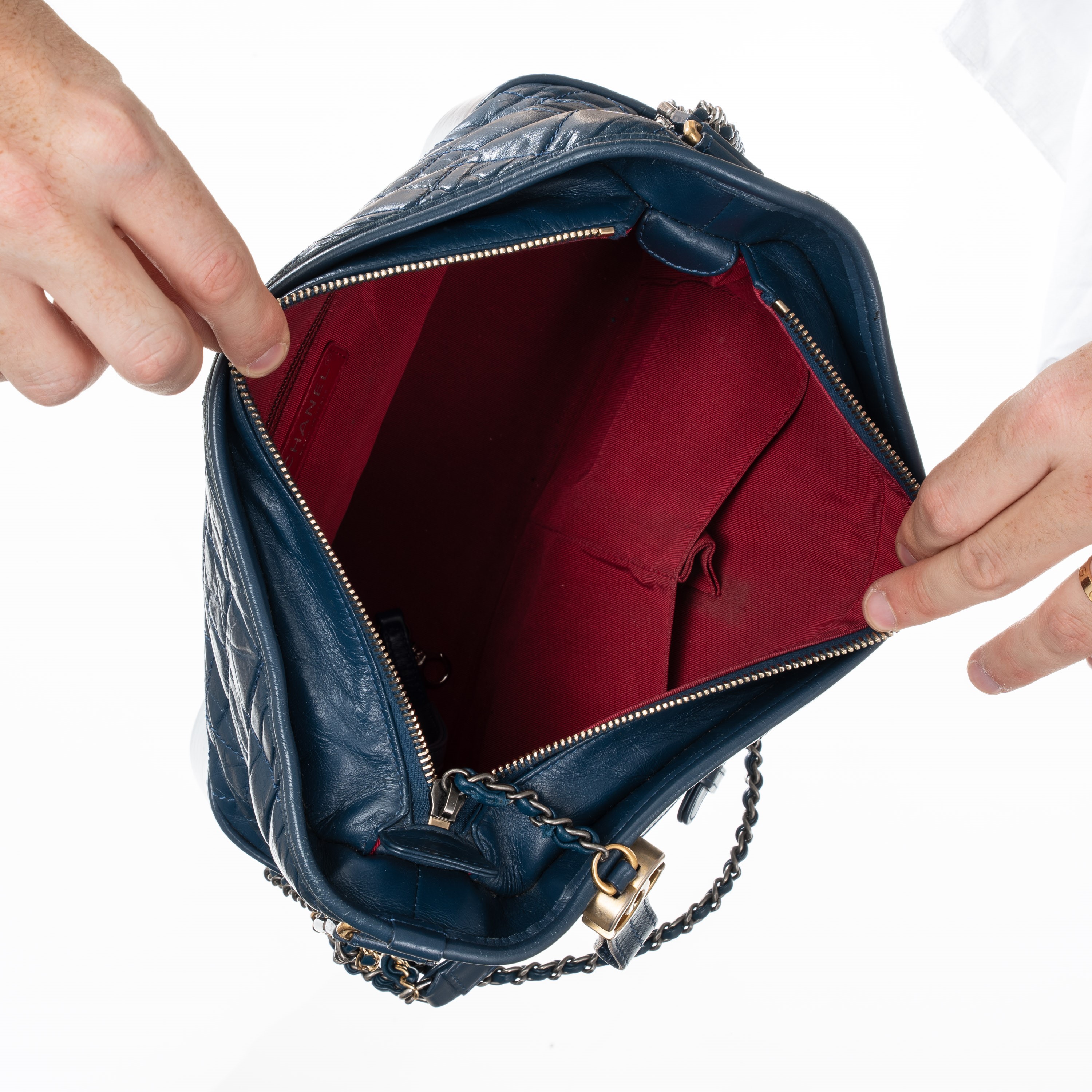 CHANEL BORSA GABRIELLE MEDIA IN PELLE EFFETTO INVECCHIATO BLU