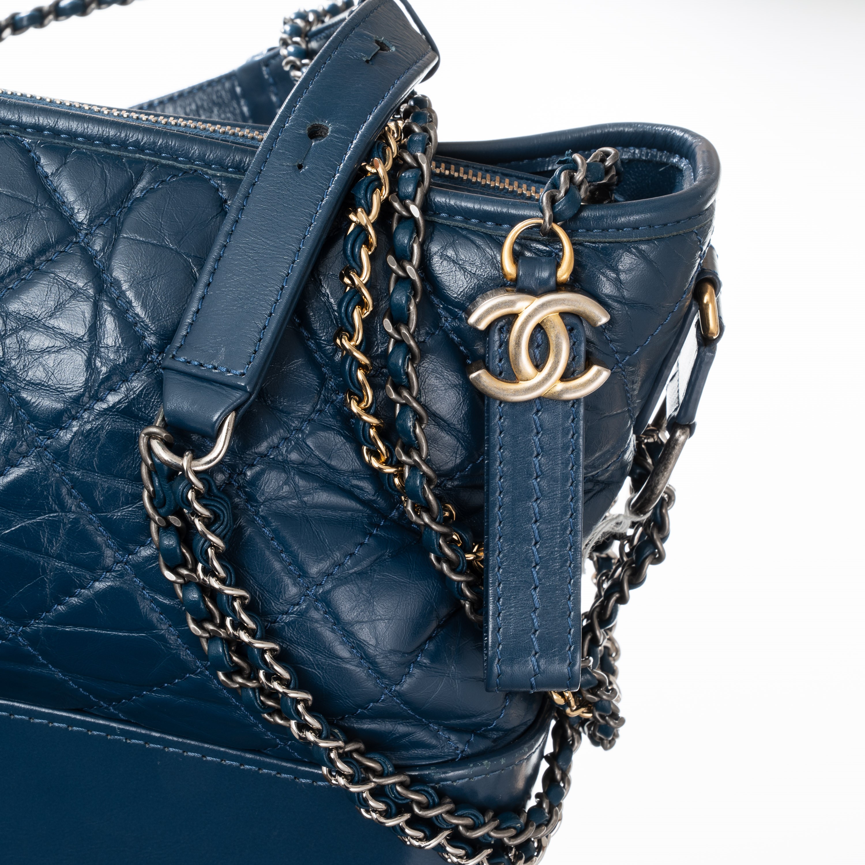 CHANEL BORSA GABRIELLE MEDIA IN PELLE EFFETTO INVECCHIATO BLU