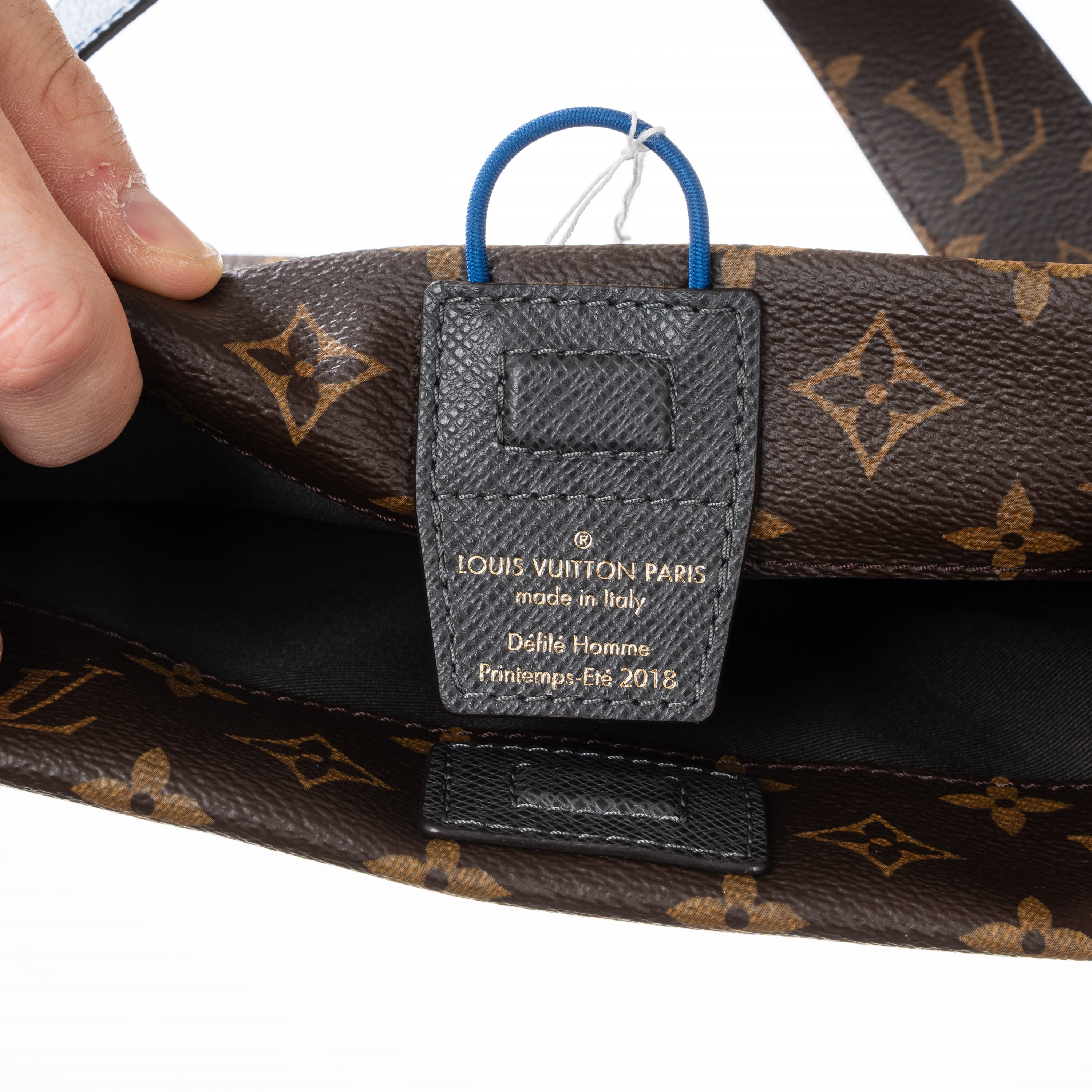 LOUIS VUITTON TRACOLLA OUTDOOR PICCOLA, BLU PACIFICO