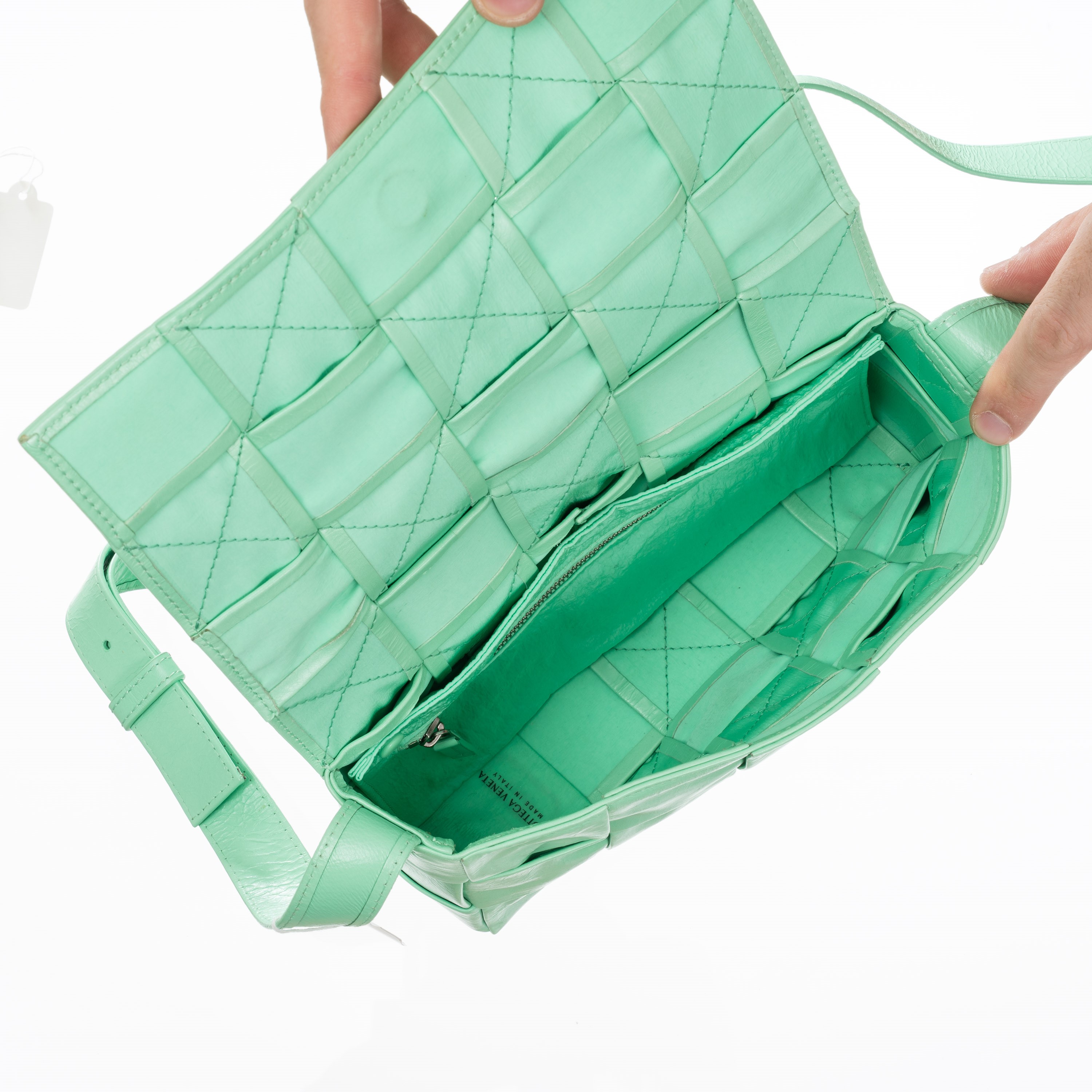 BOTTEGA VENETA BORSA A TRACOLLA STRETCH CASSETTE IN PELLE CON MOTIVO INTRECCIO COLOR MENTA