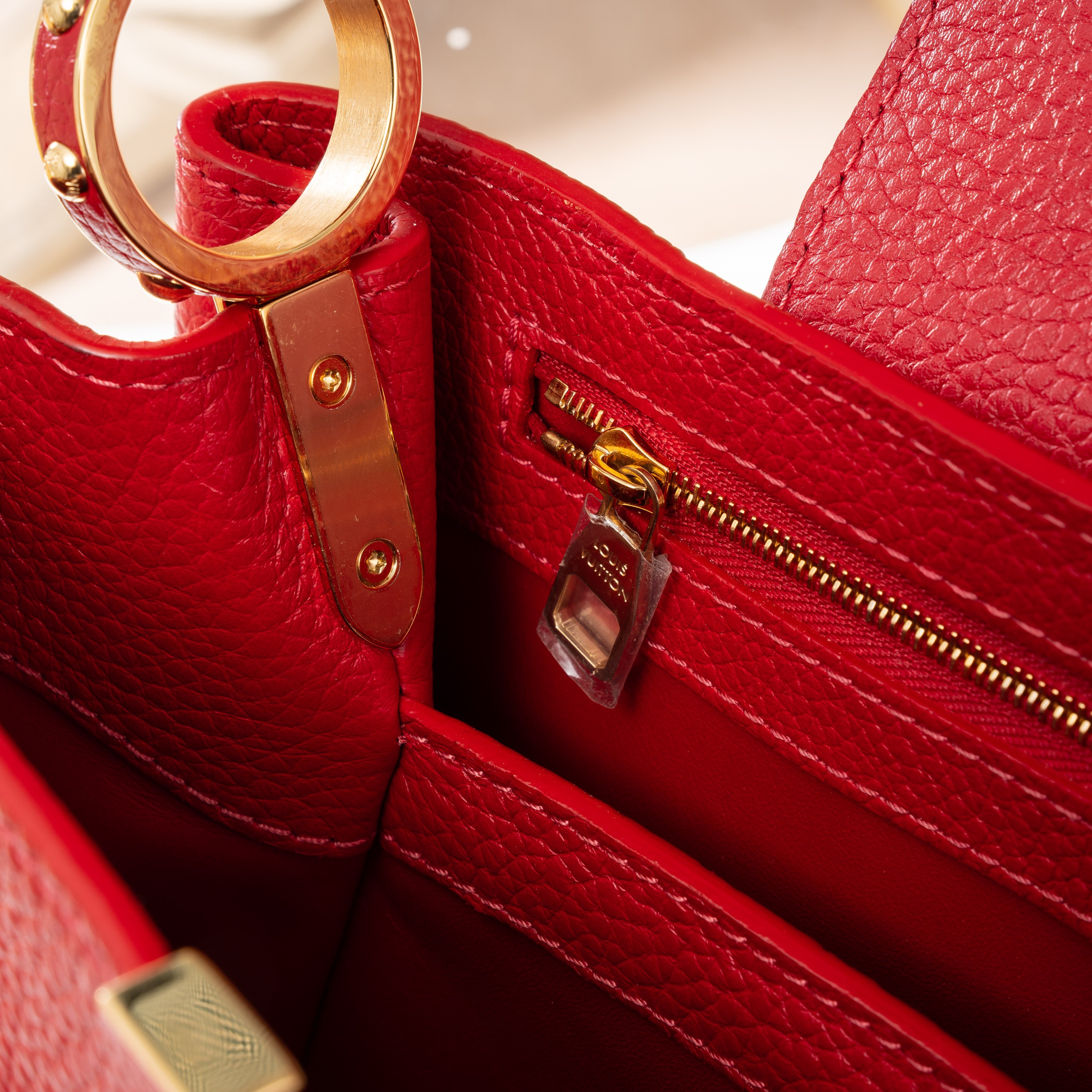 LOUIS VUITTON CAPUCINES PM IN PELLE TAURILLON COLOR SCARLATTO - 2018