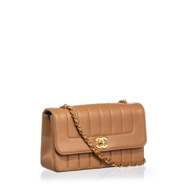 CHANEL - CHANEL VINTAGE BORSA A SPALLA IN PELLE D’AGNELLO COLOR BISCOTTO - 1991/1994