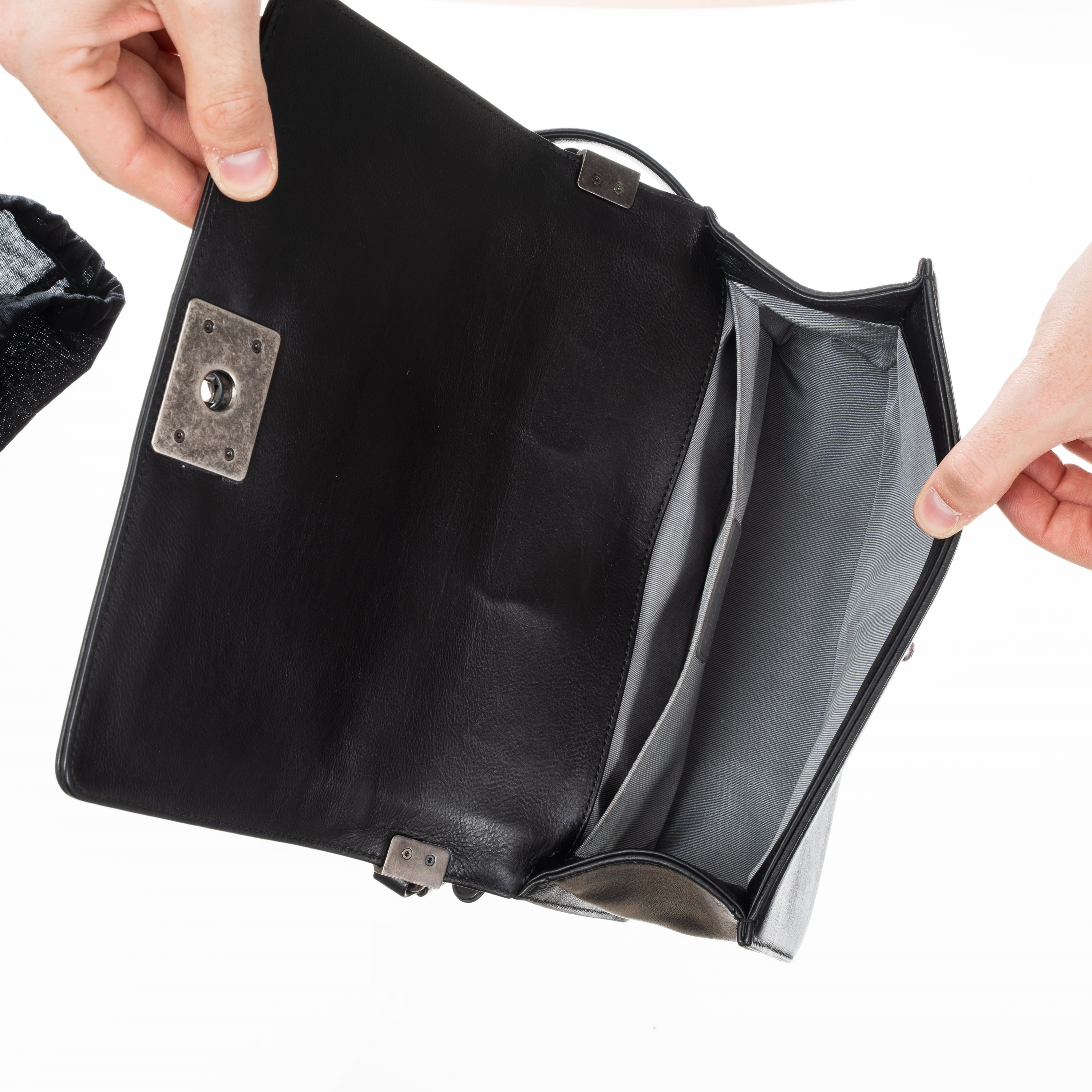 CHANEL BOY OLD MEDIUM NERA DETTAGLI RUTENIO