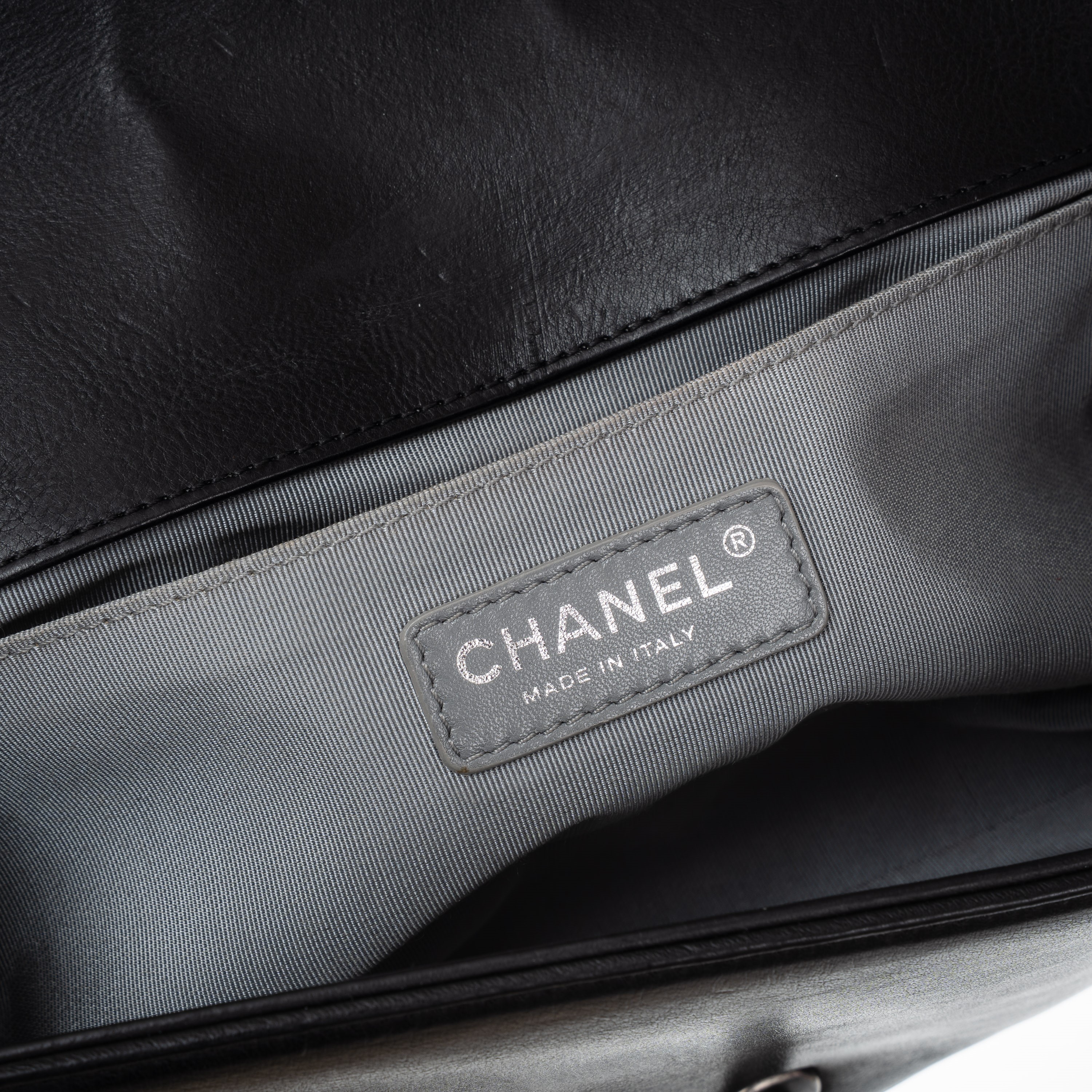 CHANEL BOY OLD MEDIUM NERA DETTAGLI RUTENIO