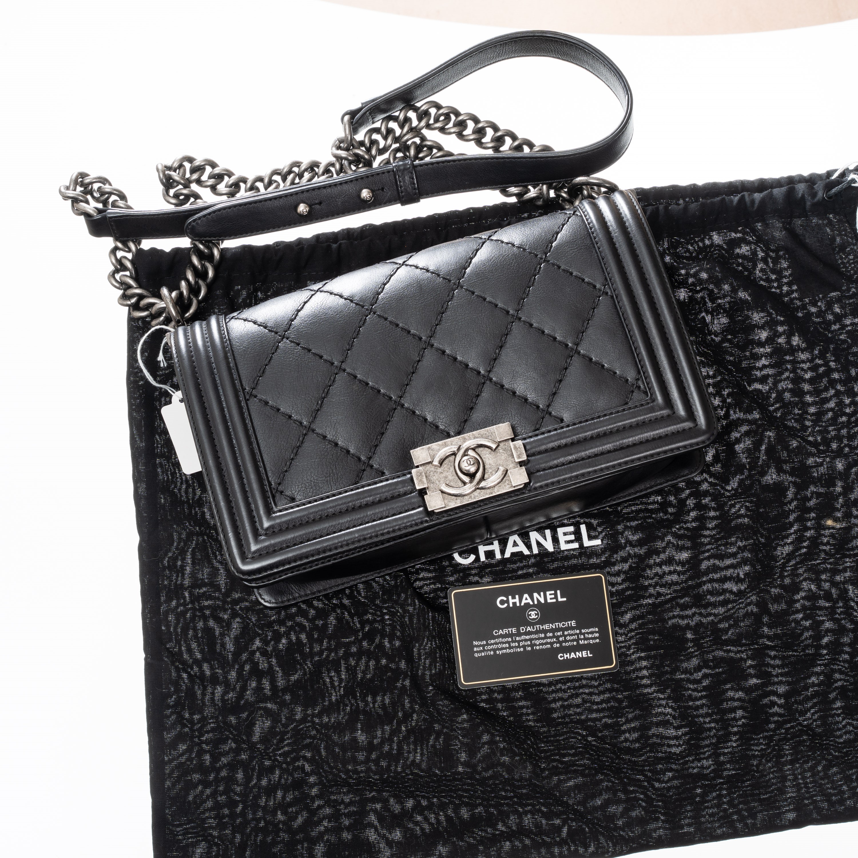 CHANEL BOY OLD MEDIUM NERA DETTAGLI RUTENIO