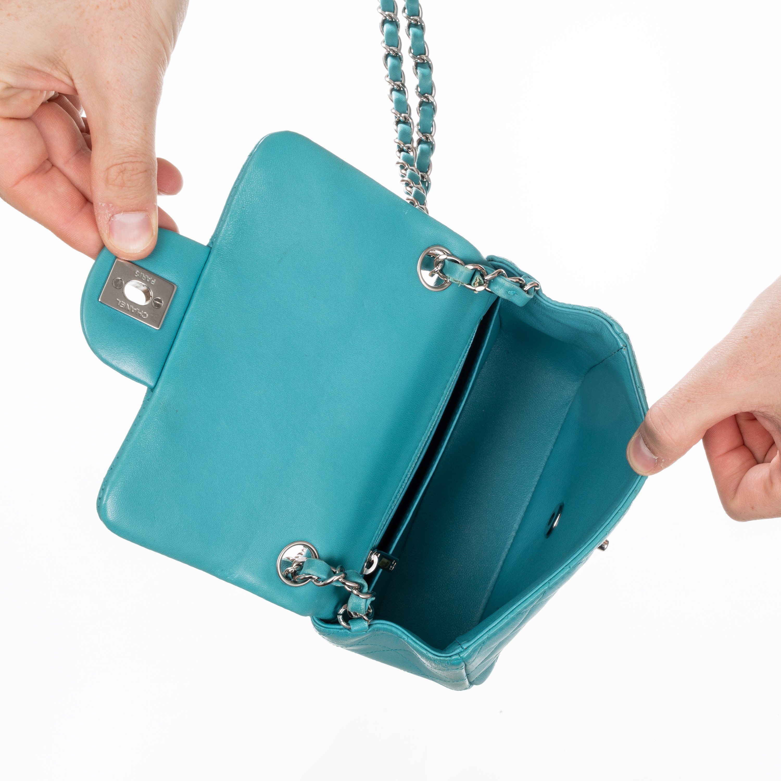 CHANEL MINI SQUARE IN PELLE D’AGNELLO MATELASSÉ COLOR AZZURRO - 2014