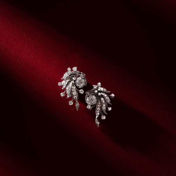 ORECCHINI IN PLATINO CON DIAMANTI TAGLIO BRILLANTE