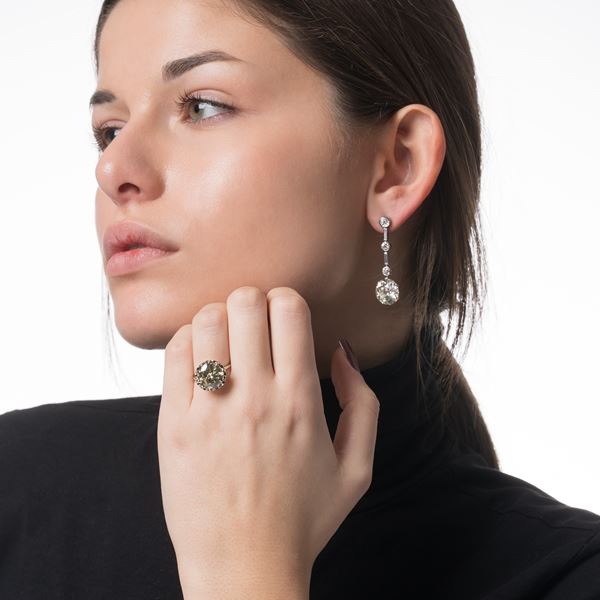 ORECCHINI PENDENTI IN ORO BIANCO CON DIAMANTI TAGLIO VECCHIA EUROPA