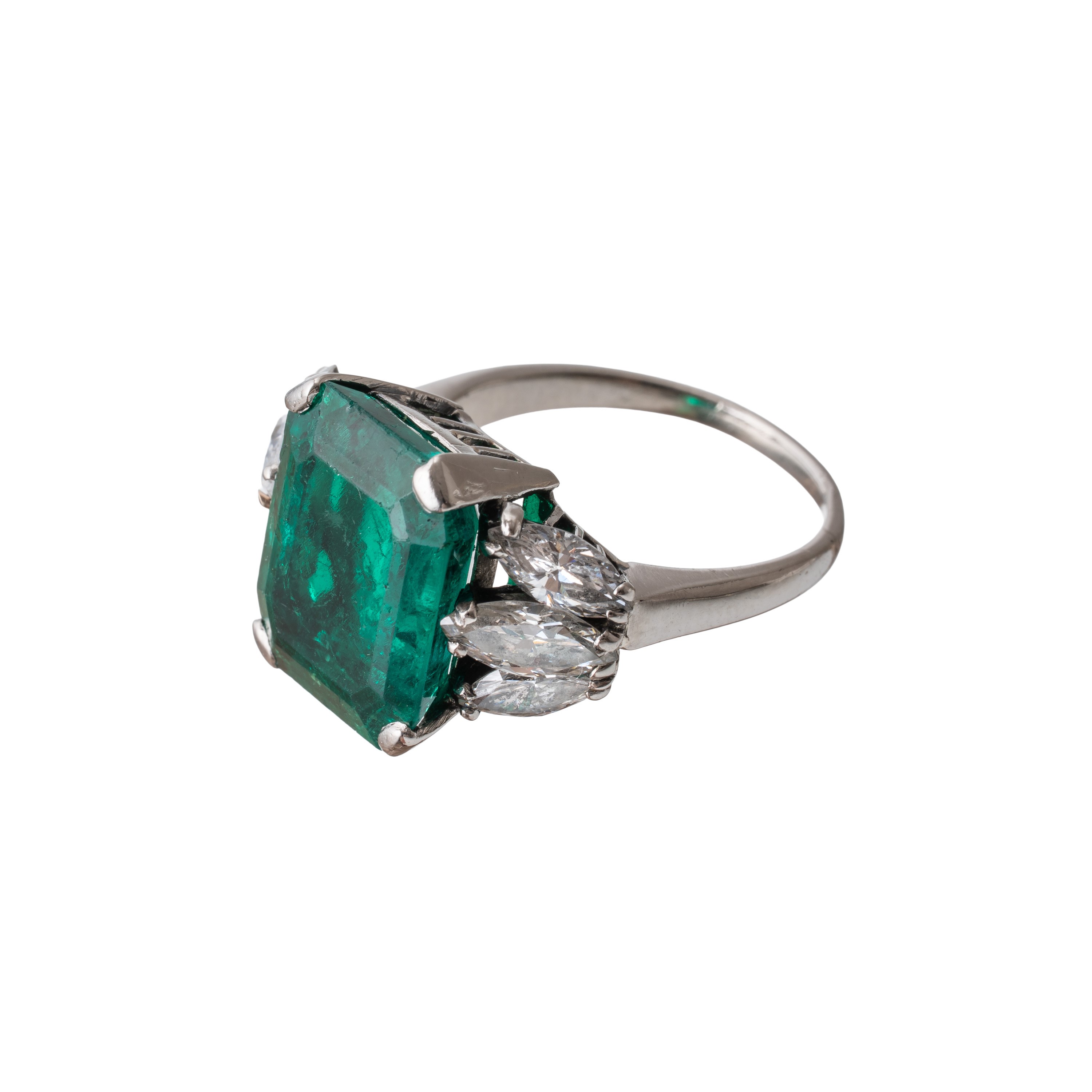 ANELLO IN ORO BIANCO CON SMERALDO CENTRALE E DIAMANTI