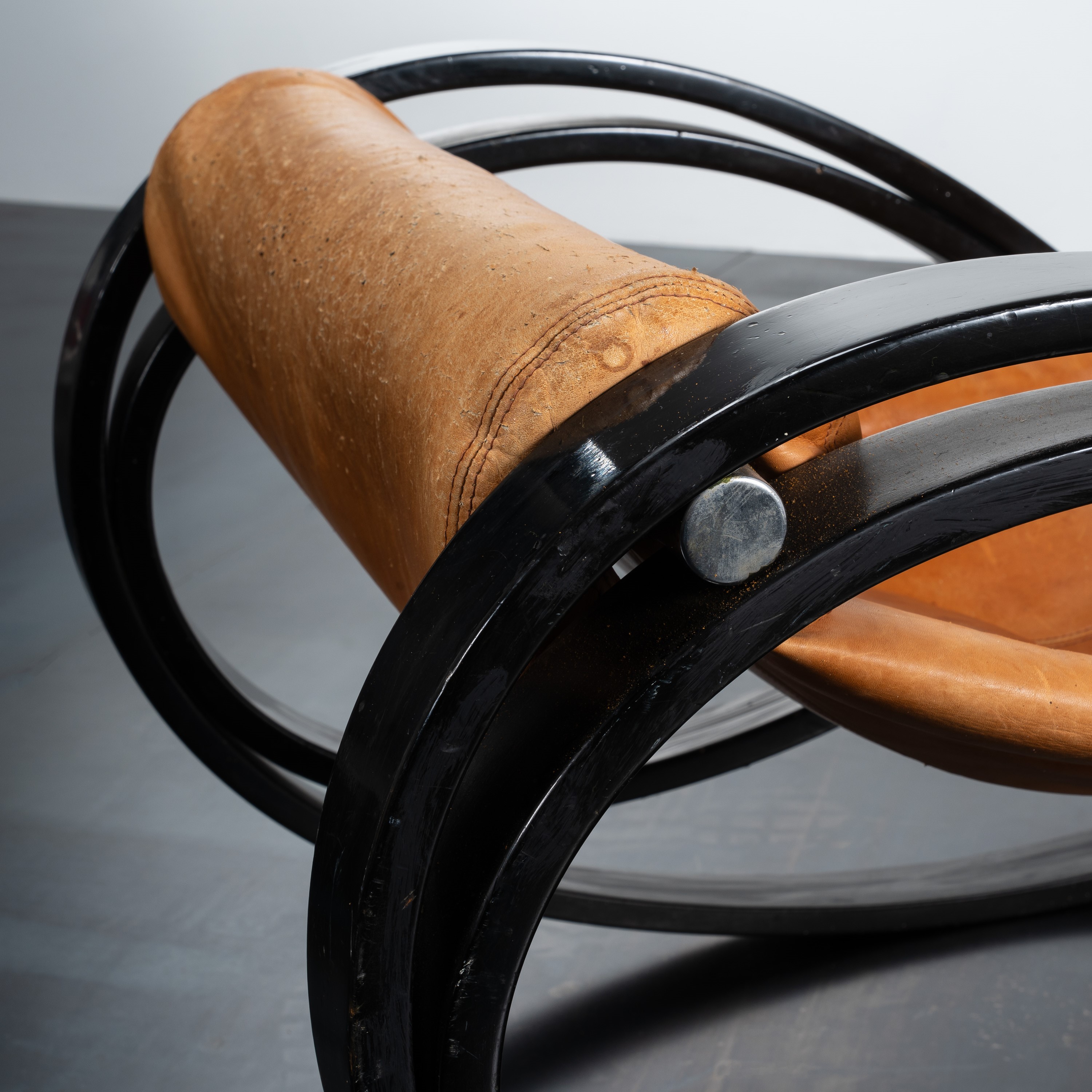 GAE AULENTI, POLTRONA A DONDOLO 'SGARSUL'