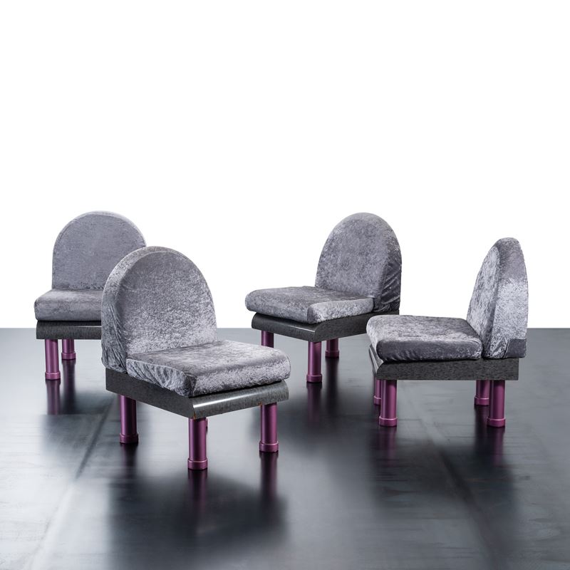 ANONIMO, SET DI QUATTRO POLTRONCINE IN STILE MEMPHIS