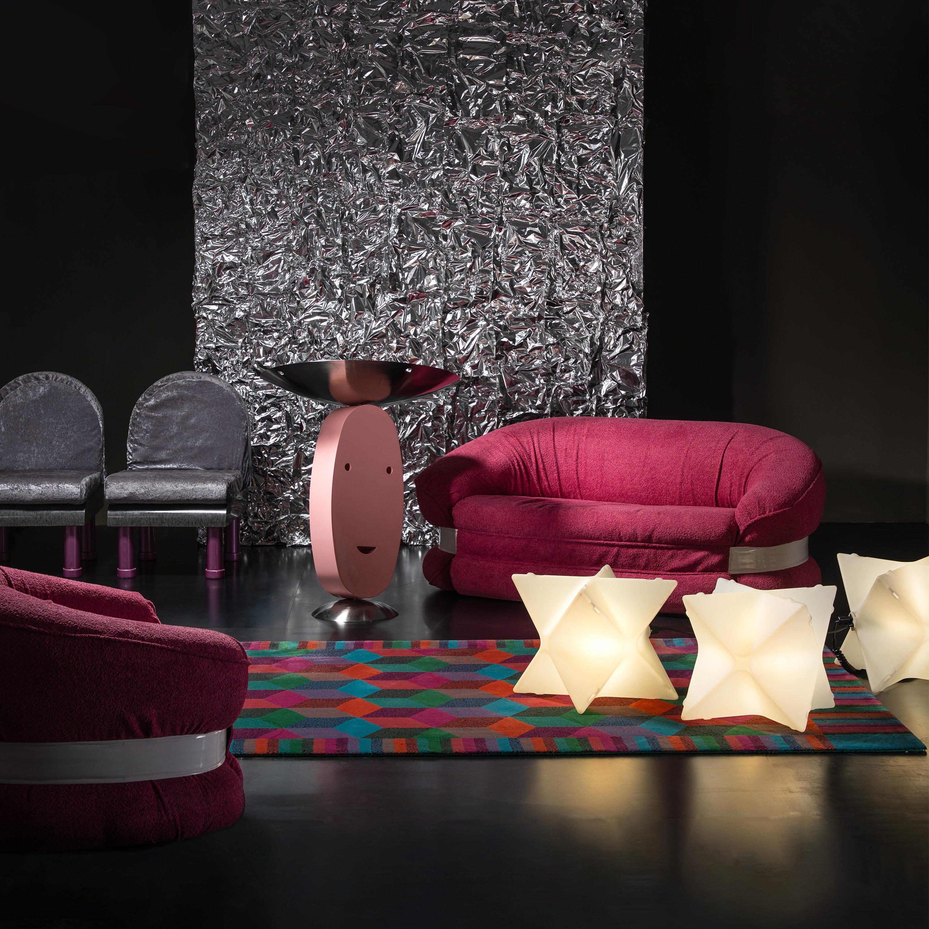 ANONIMO, SET DI QUATTRO POLTRONCINE IN STILE MEMPHIS