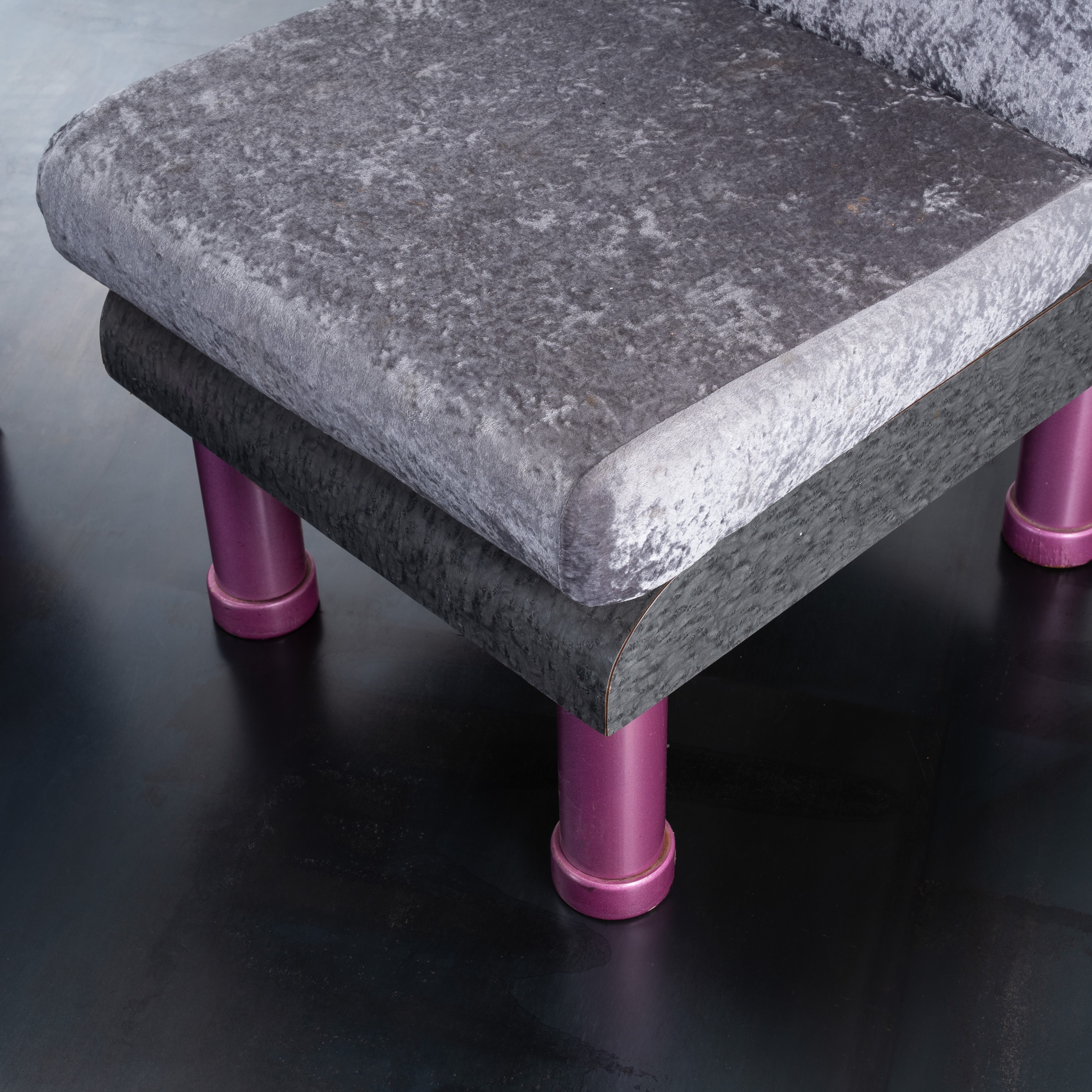 ANONIMO, SET DI QUATTRO POLTRONCINE IN STILE MEMPHIS