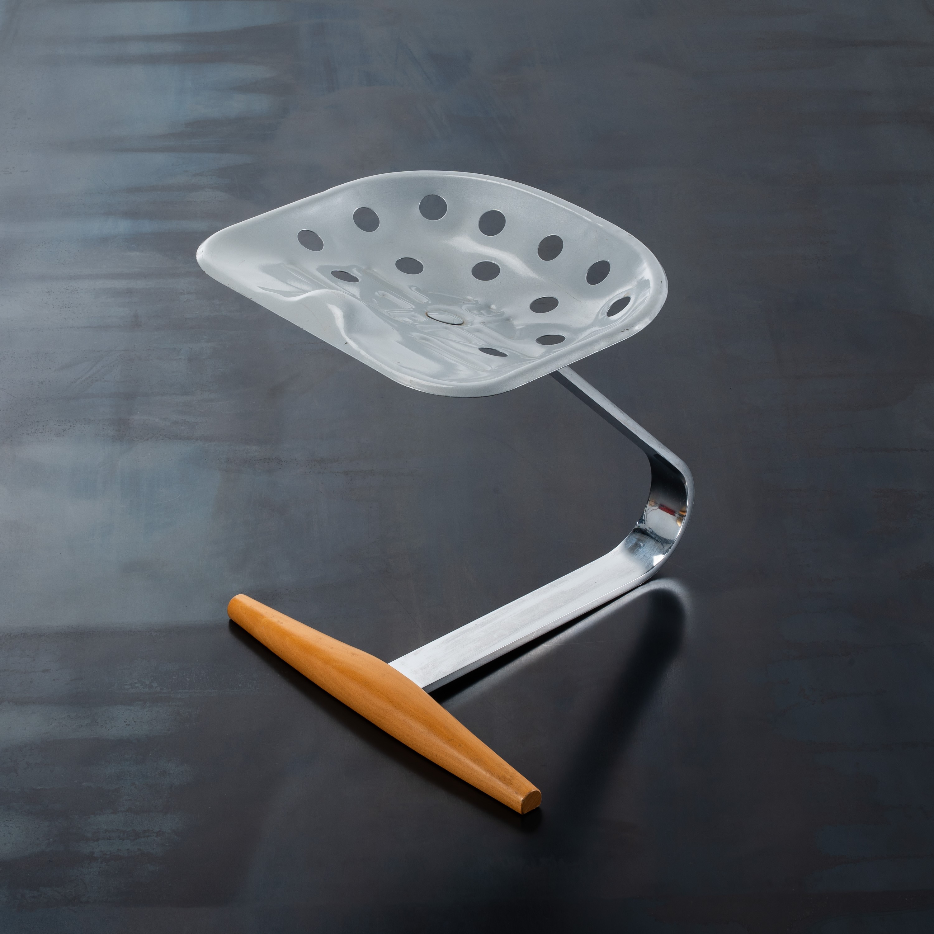 ACHILLE E PIERGIACOMO CASTIGLIONI, SGABELLO 'MEZZADRO'