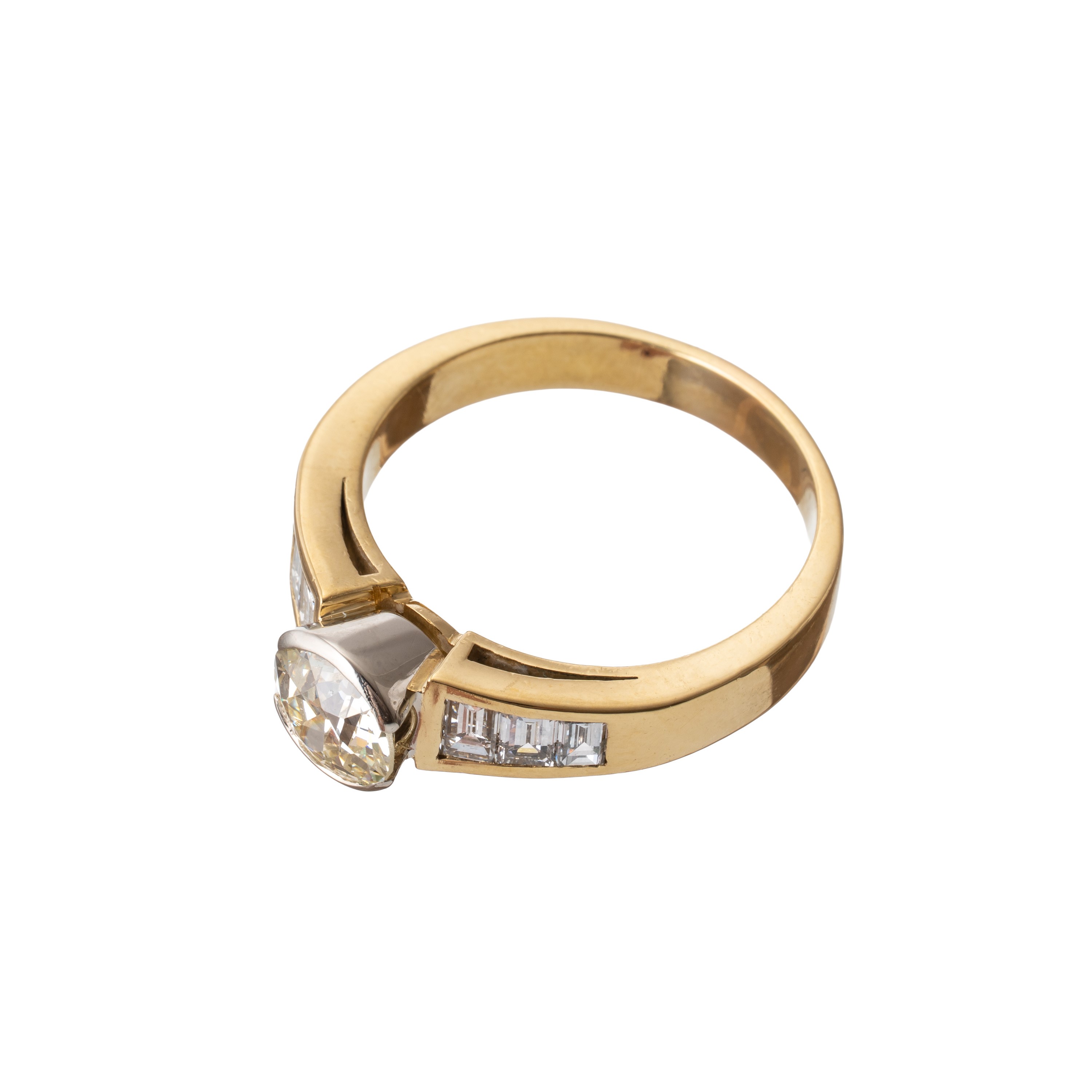 ANELLO IN ORO GIALLO CON DIAMANTI