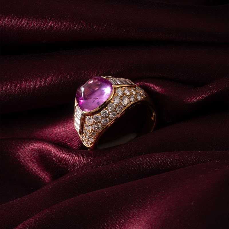 BULGARI - ANELLO "TROMBINO" IN ORO GIALLO CON ZAFFIRO ROSA E DIAMANTI