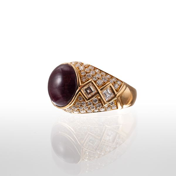 ANELLO IN ORO CON RUBINO E DIAMANTI