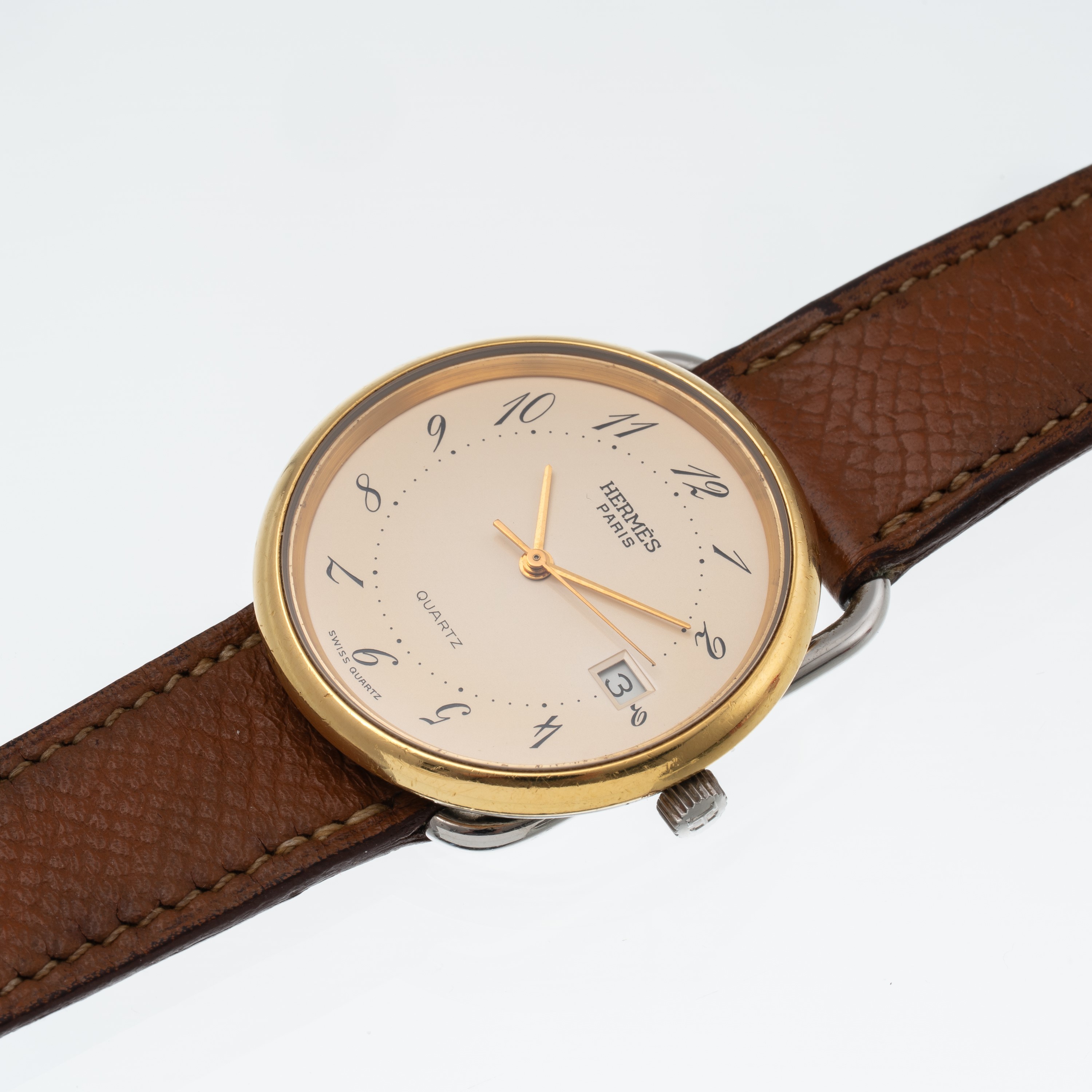 HERMES OROLOGIO SOLO TEMPO AL QUARZO IN ACCIAIO CON QUADRANTE CHAMPAGNE, GHIERA DORATA E DATARIO ...