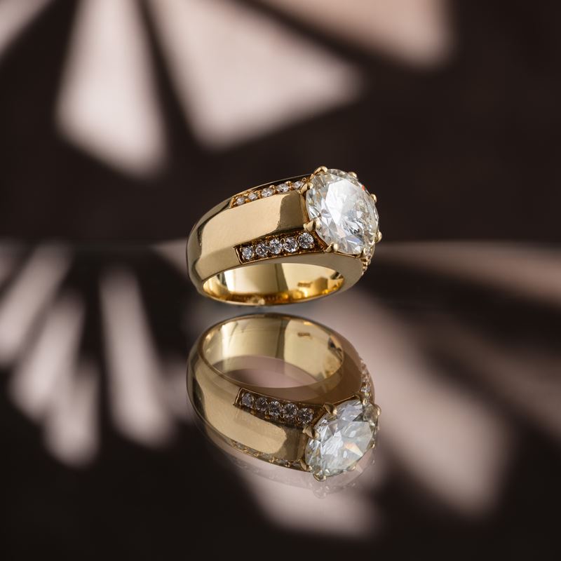 ANELLO IN ORO GIALLO 18 KT CON DIAMANTE