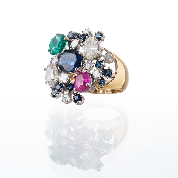 ANELLO A FANTASIA IN ORO GIALLO E BIANCO 18 KT CON ZAFFIRI, ZAFFIRO ROSA, SMERALDO E DIAMANTI