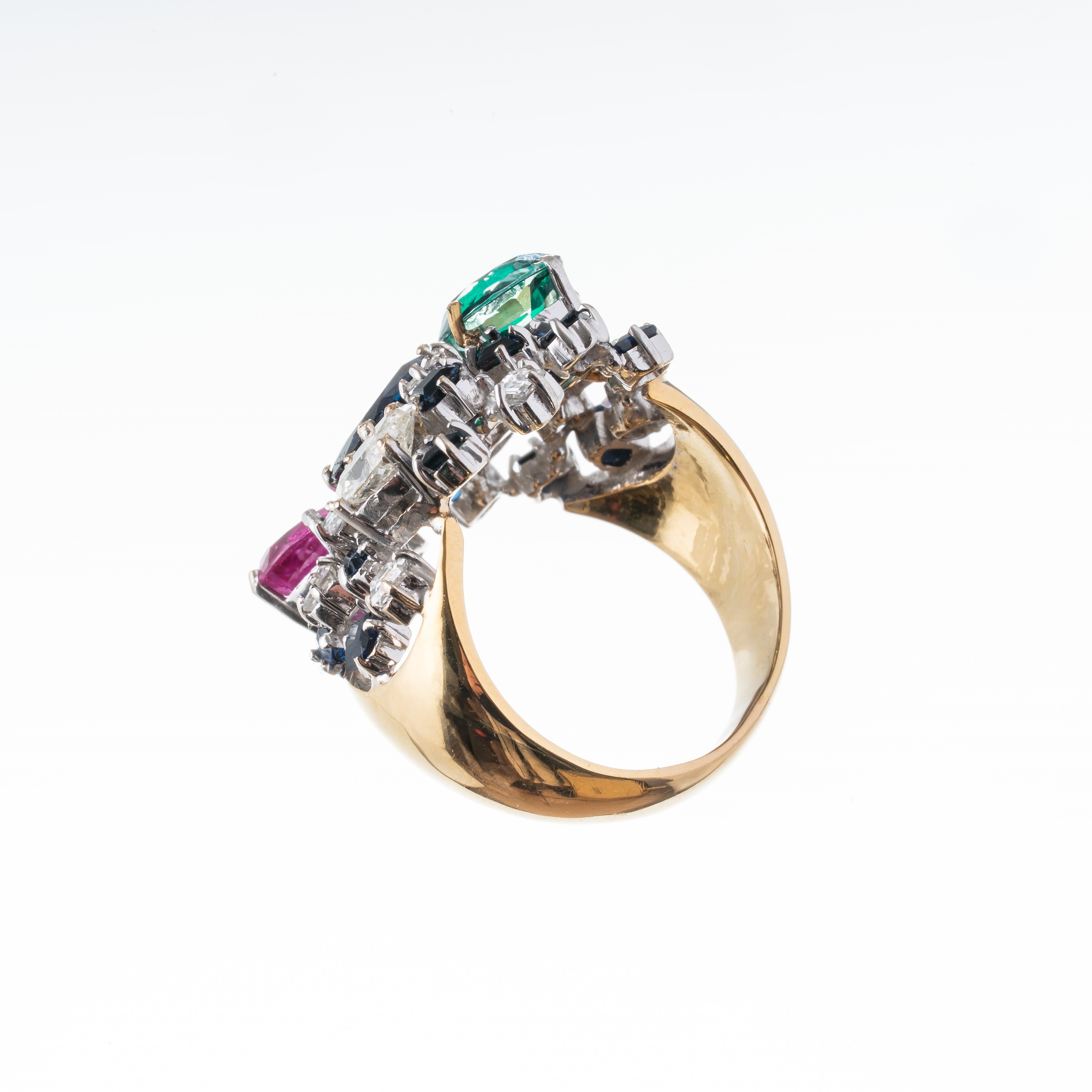 ANELLO A FANTASIA IN ORO GIALLO E BIANCO 18 KT CON ZAFFIRI, ZAFFIRO ROSA, SMERALDO E DIAMANTI