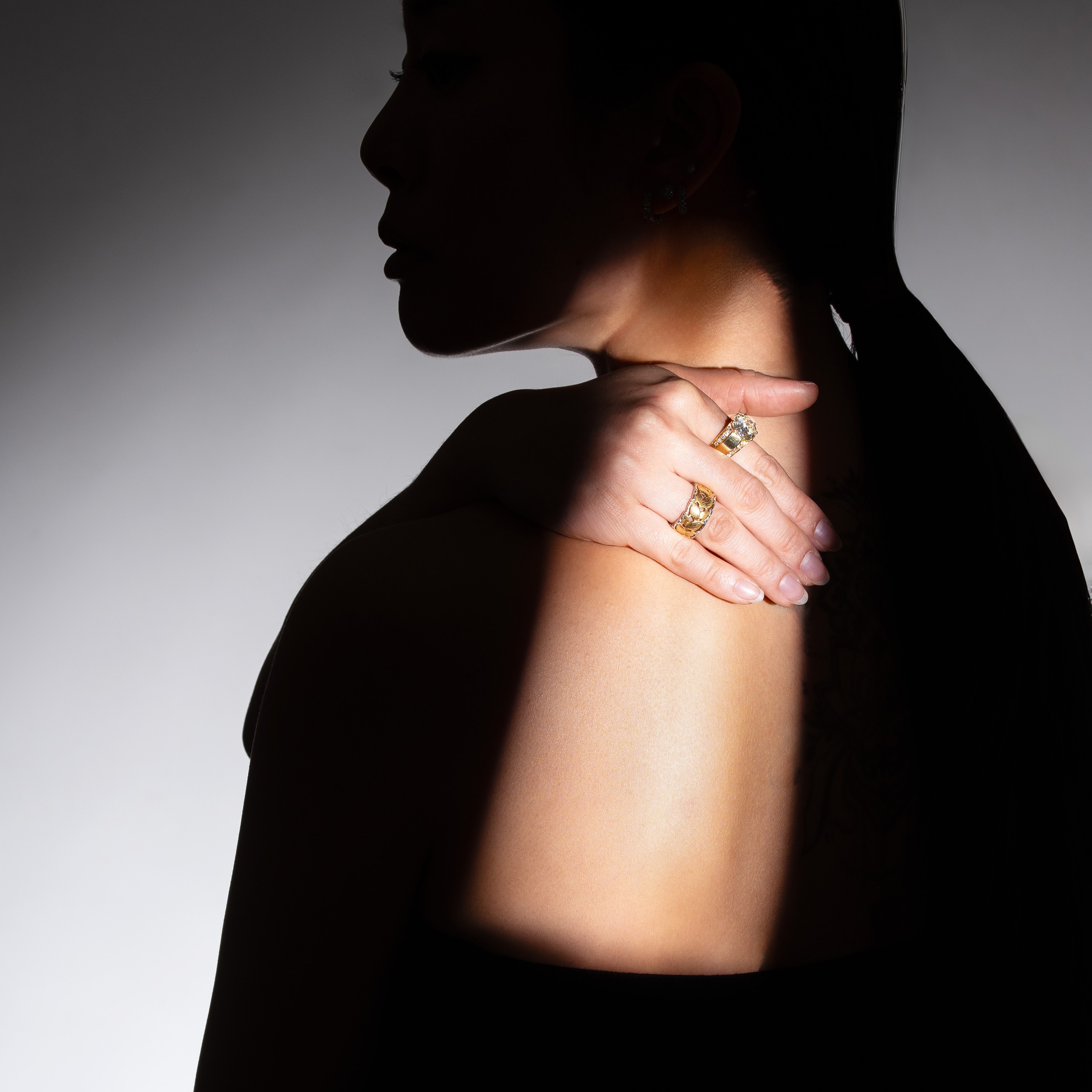 ANELLO BUCCELLATI IN ORO GIALLO E BIANCO 18 KT