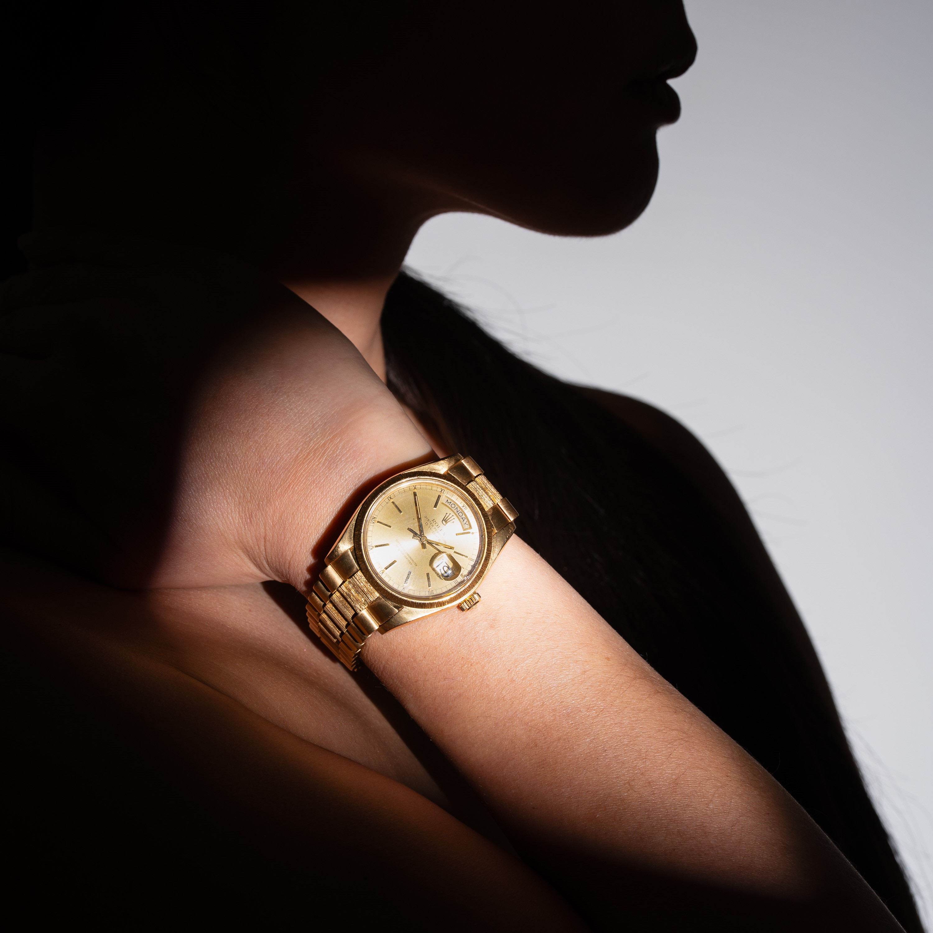 ROLEX - DAY DATE OROLOGIO DAY DATE IN ORO GIALLO 18 KT CON QUADRANTE CHAMPAGNE, GHIERA CON LAVORA...