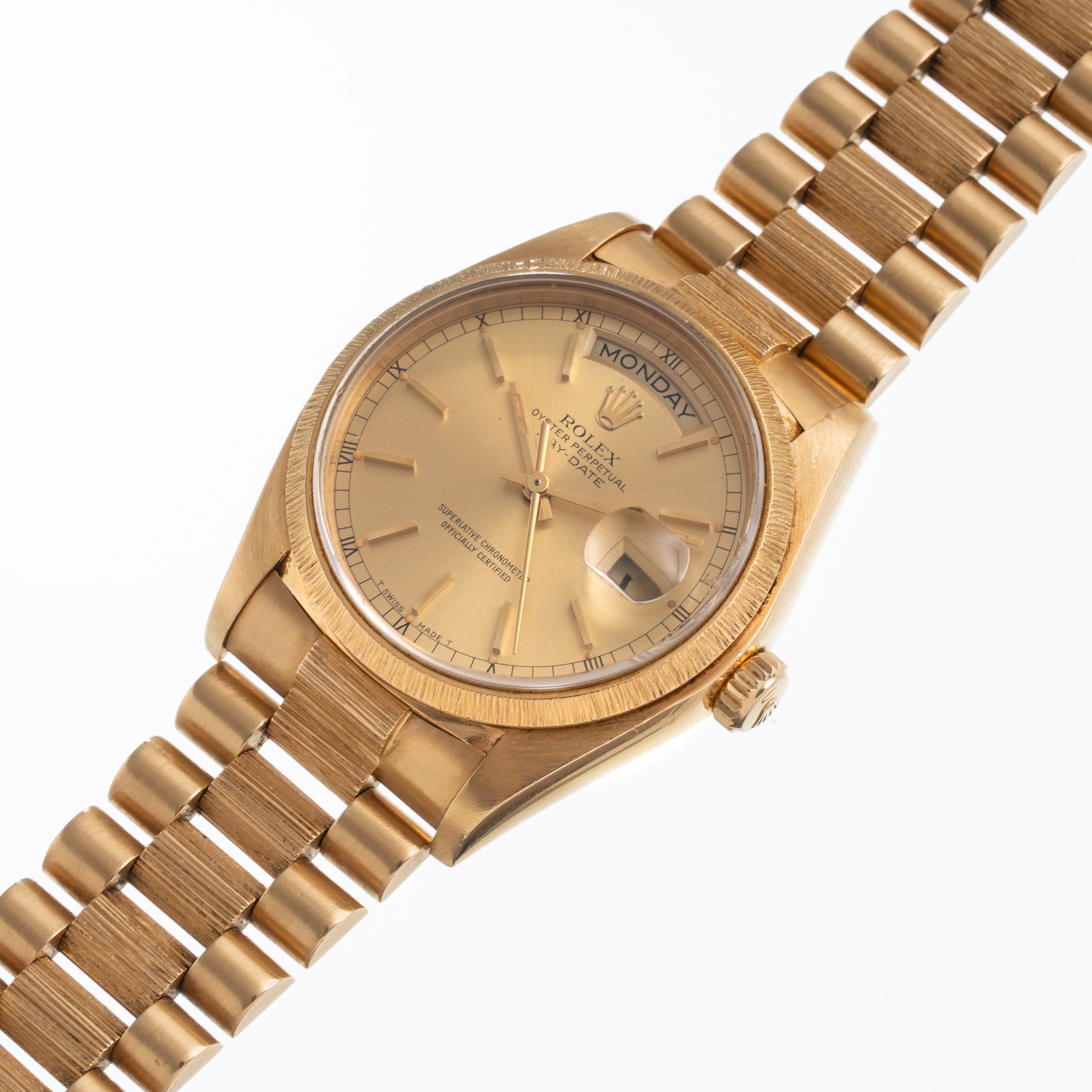 ROLEX - DAY DATE OROLOGIO DAY DATE IN ORO GIALLO 18 KT CON QUADRANTE CHAMPAGNE, GHIERA CON LAVORA...