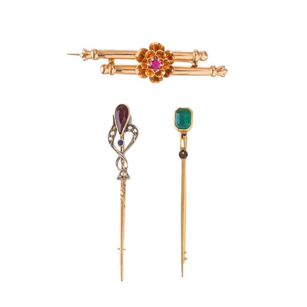 TRE SPILLINE IN ORO 18 KT CON PIETRE
