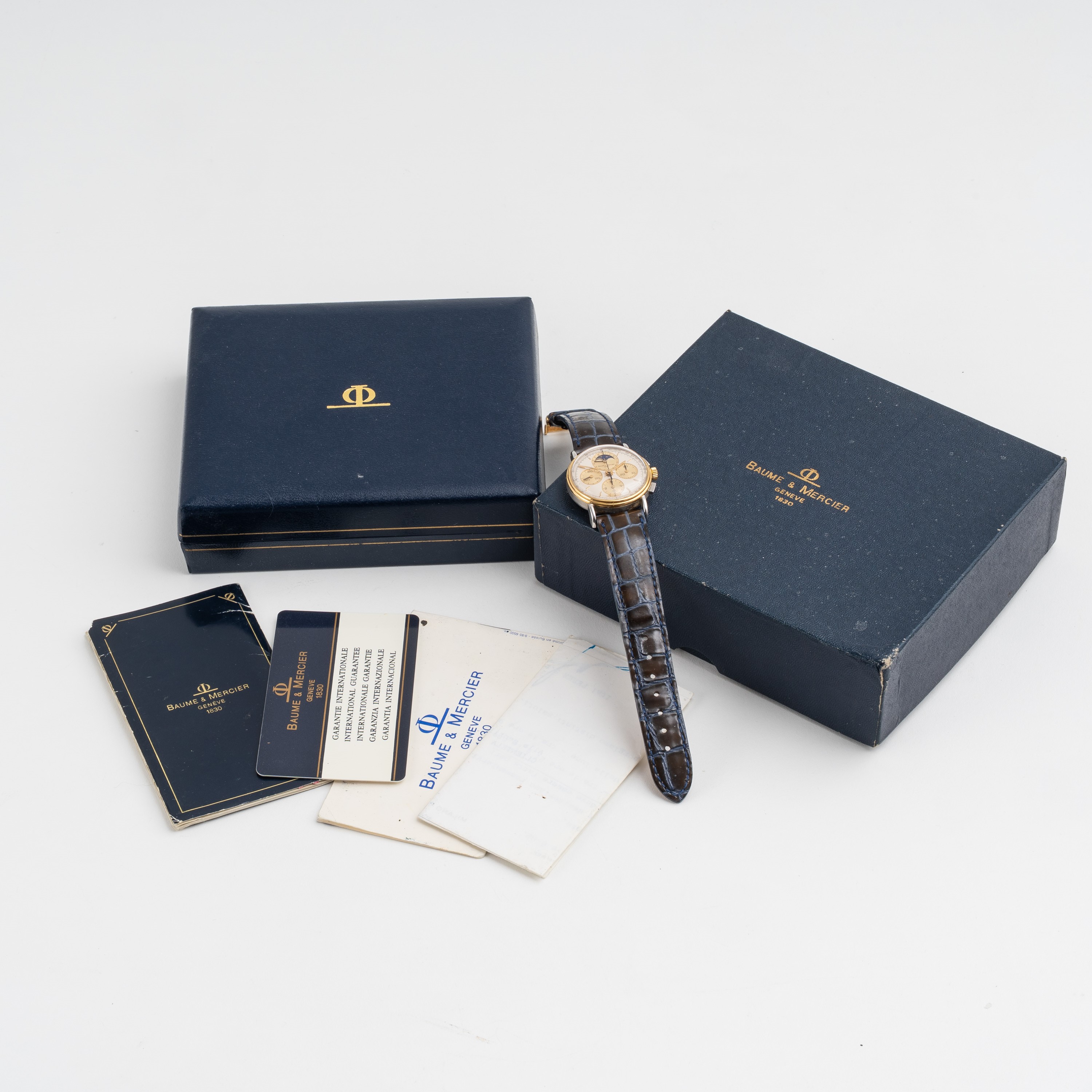 BAUME & MERCIER CRONOGRAFO A CARICA MANUALE IN ACCIAIO E ORO GIALLO 18 KT CON FASI LUNA E DATARIO...