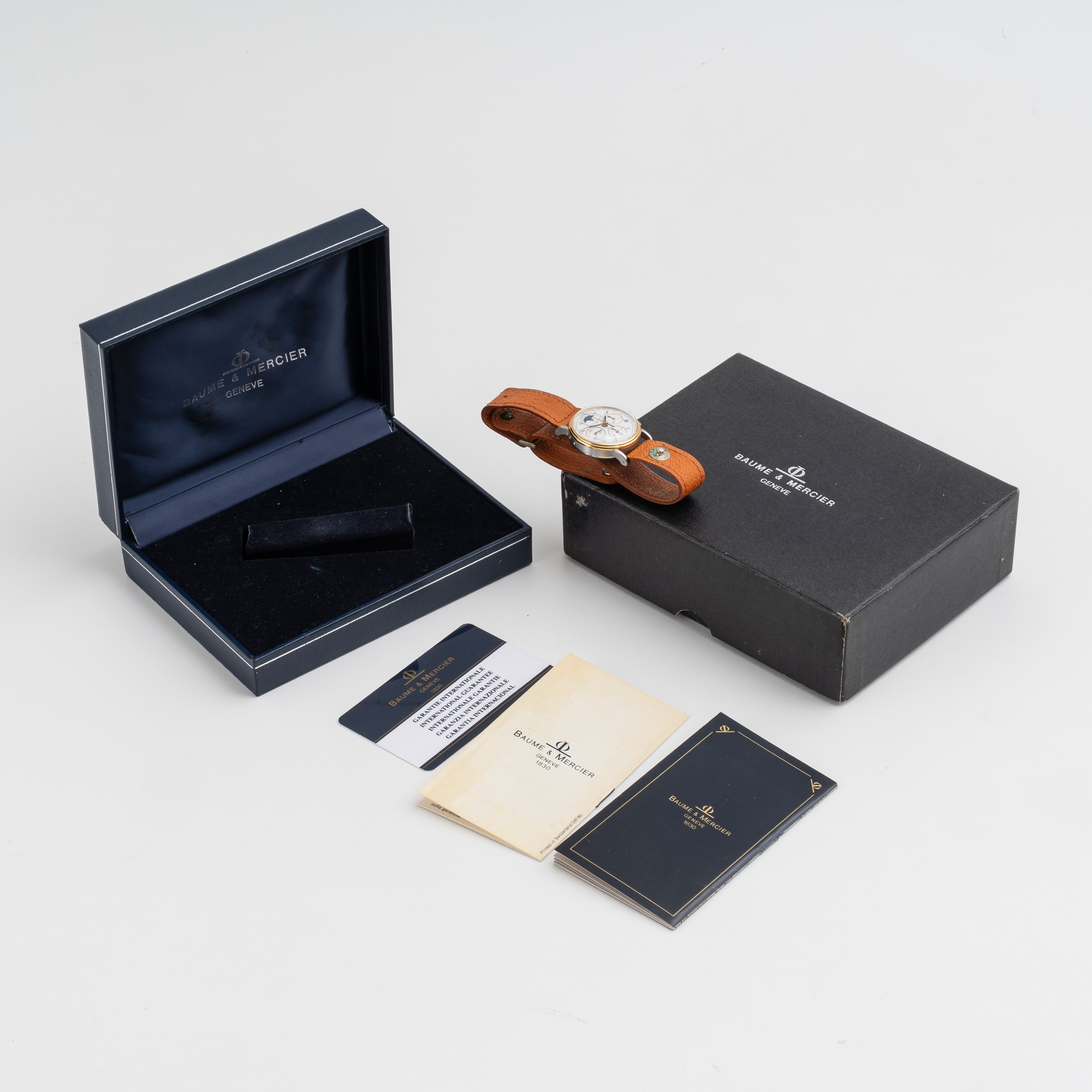 BAUME & MERCIER CRONOGRAFO A CARICA MANUALE IN ACCIAIO E ORO GIALLO 18 KT CON FASI LUNA E DATARIO...