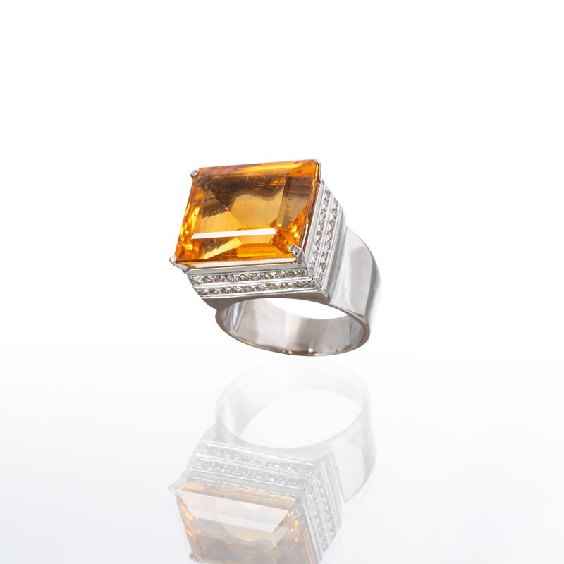ANELLO IN ORO BIANCO 18 KT CON BRILLANTI E QUARZO CITRINO RETTANGOLARE